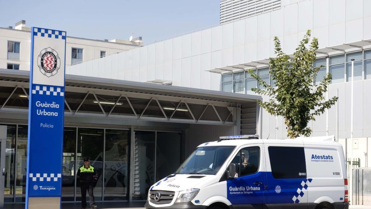 El seguro de la flota municipal enfrenta el gobierno con Ciutadans