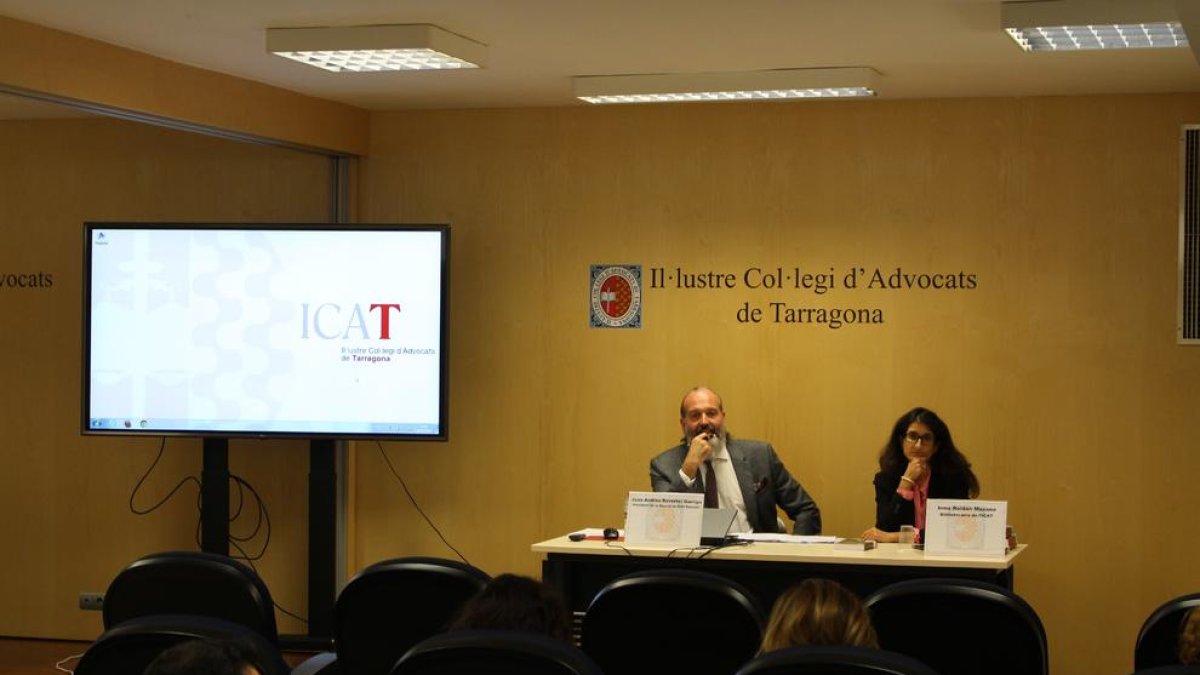 El ICAT recomienda a los afectados por el impuesto de las hipotecas que se agrupen para reclamar