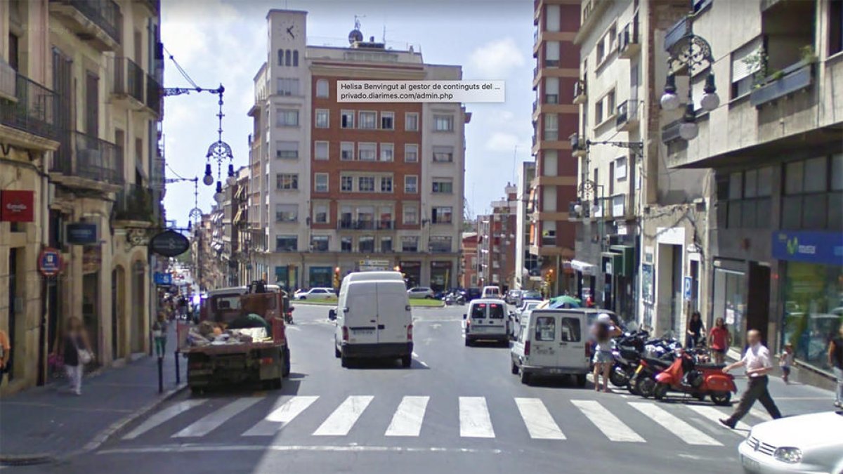 Roba dues cerveses d'un bar i el propietari aconsegueix retenir-lo enmig del carrer Unió