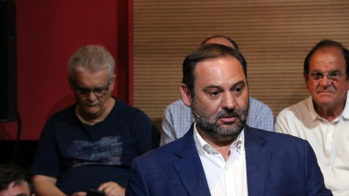 Ábalos insisteix en l'aposta pel diàleg però aclareix que el PSOE «no serà dèbil a l'hora d'aplicar la llei»