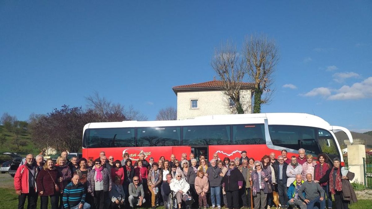 Un grupo de creixellencs visita las ciudades hermanadas de Vorey sur Arzon y Saint Vincent