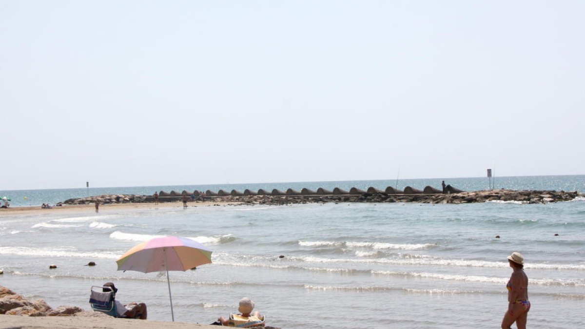 Cunit pone fin al servicio de vigilancia de playas por la falta de socorristas