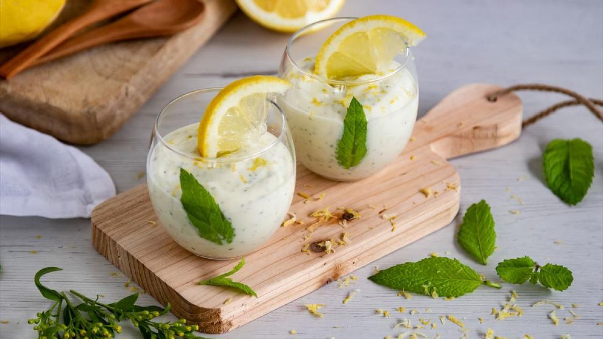 Postre de queso mascarpone con limón y menta