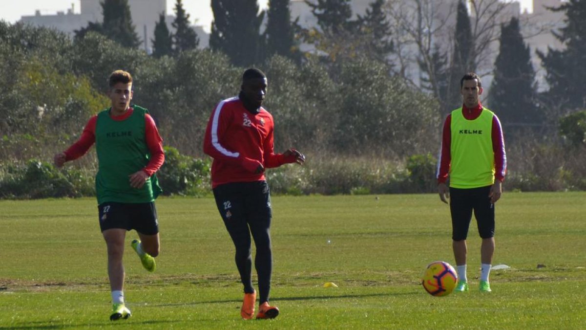 Dilema Reus: o els jugadors marxen i despareix el club, o cobren i baixen