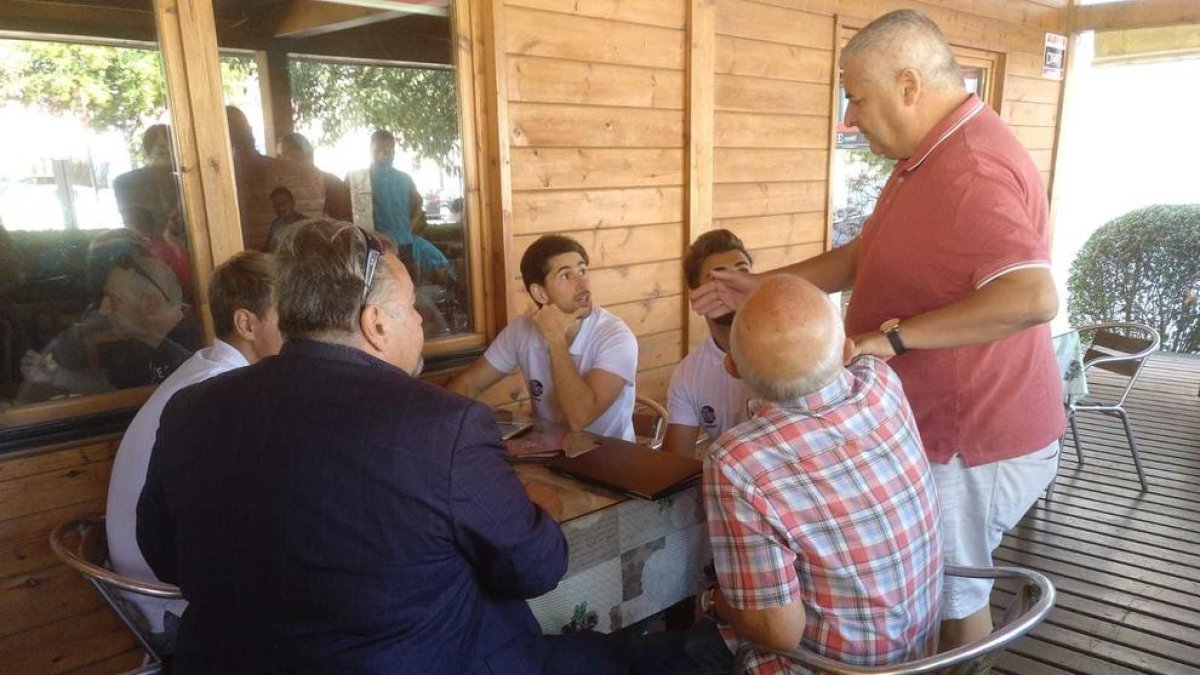 Onolfo, los árbitros y representantes arbitrales y del Vilafranca