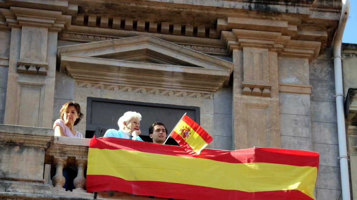 El PP hace un llamamiento a colgar banderas españolas en los balcones durante la Festividad