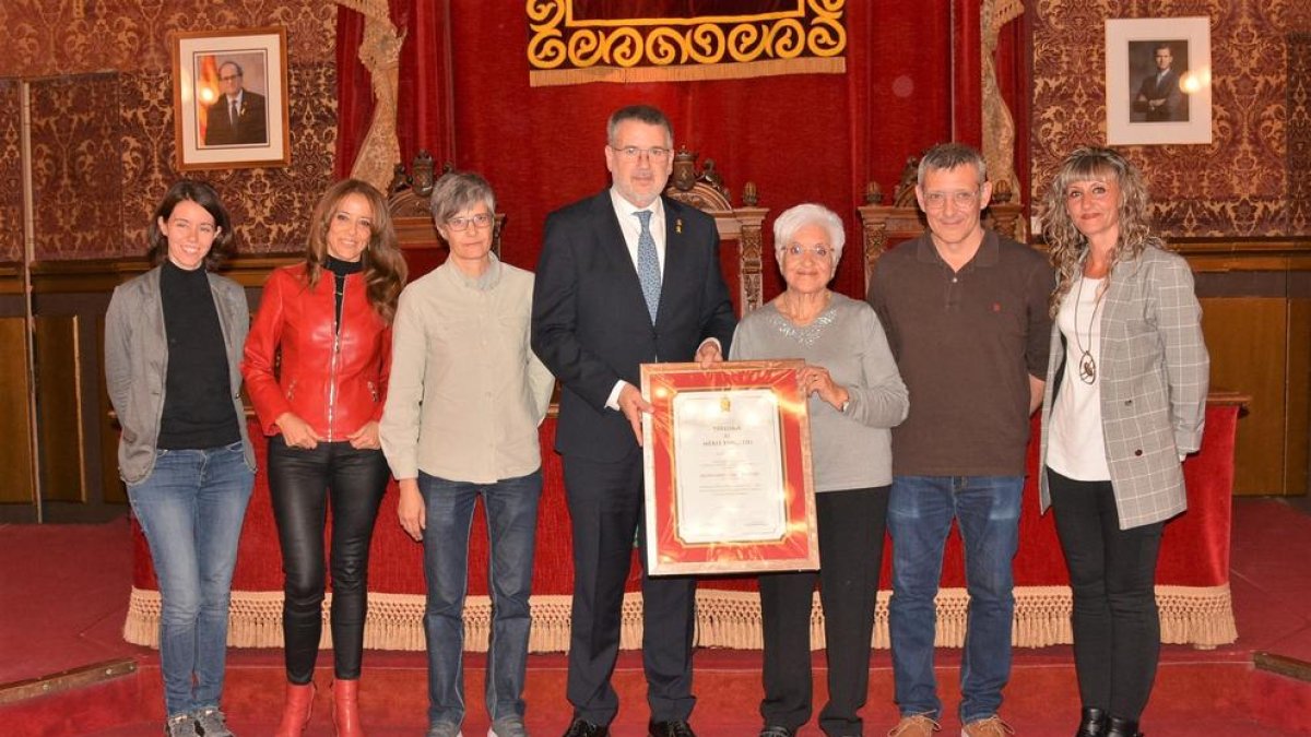 Lliurats els diplomes al Mèrit Cultural a Anna Maria Mula i al Mèrit Esportiu a Cinto López
