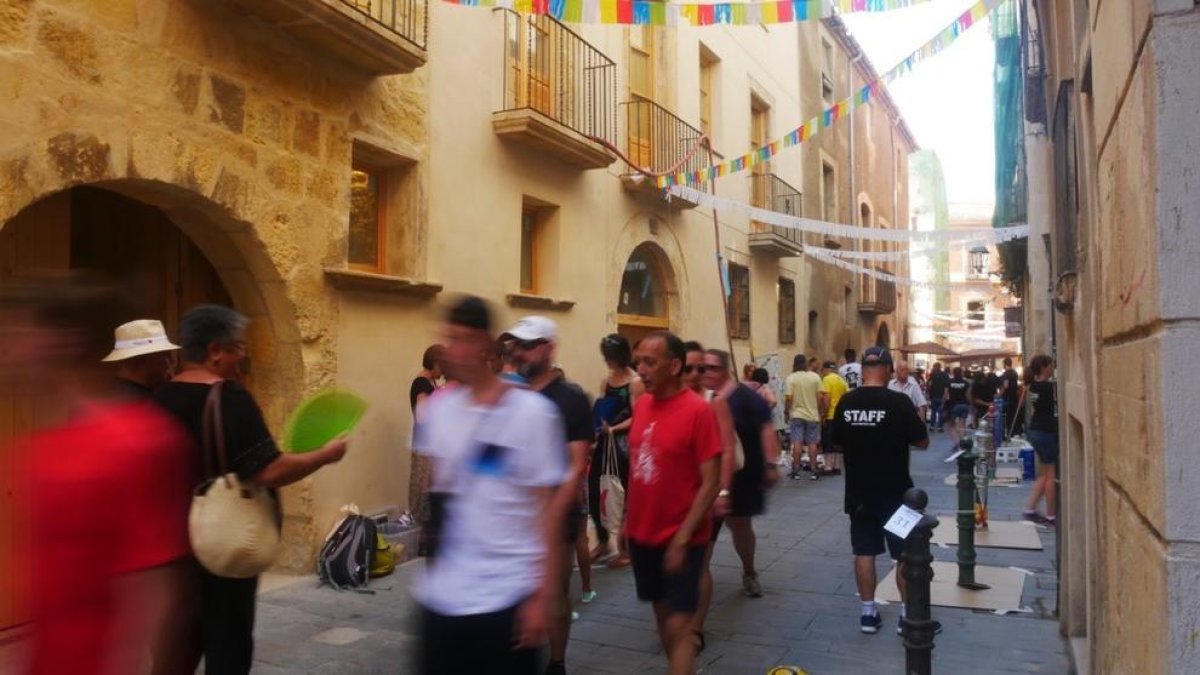 El carrer Comte s'omple de música i color per celebrar la Pilons Parade 2019