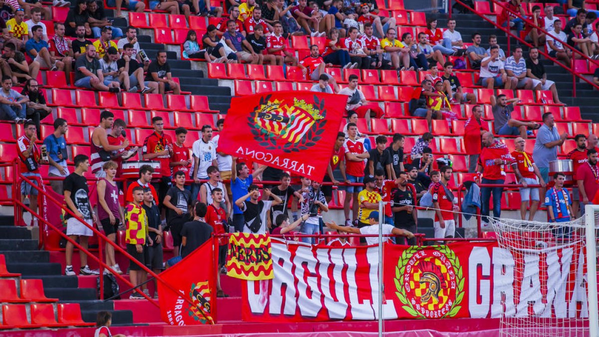 La paciencia se acaba antes: primera pitada en el Nuevo Estadio