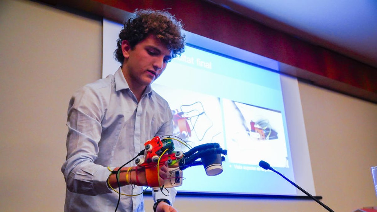 Álvaro Domingo gana el Premi del Col·legi d'Enginyers Industrials