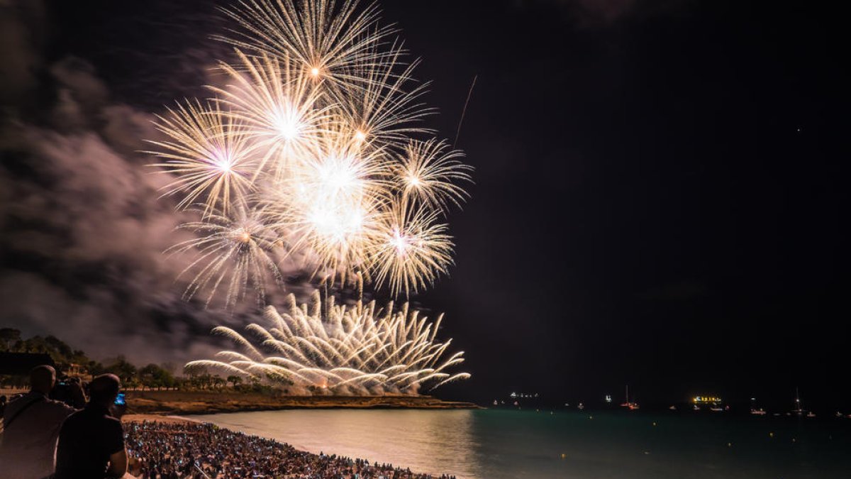 Pirotècnia del Mediterráneo guanya el 29è Concurs Internacional de Castells de Focs Artificials
