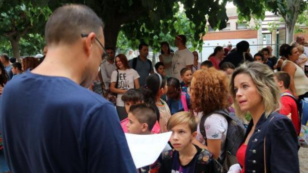 Les famílies nombroses reclamen recuperar la prestació universal per fill i que no se les penalitzi