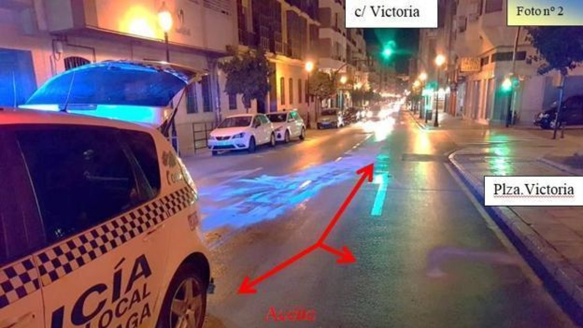 Vessa quatre litres d'oli a un carrer de Màlaga per veure «si la gent es matava»