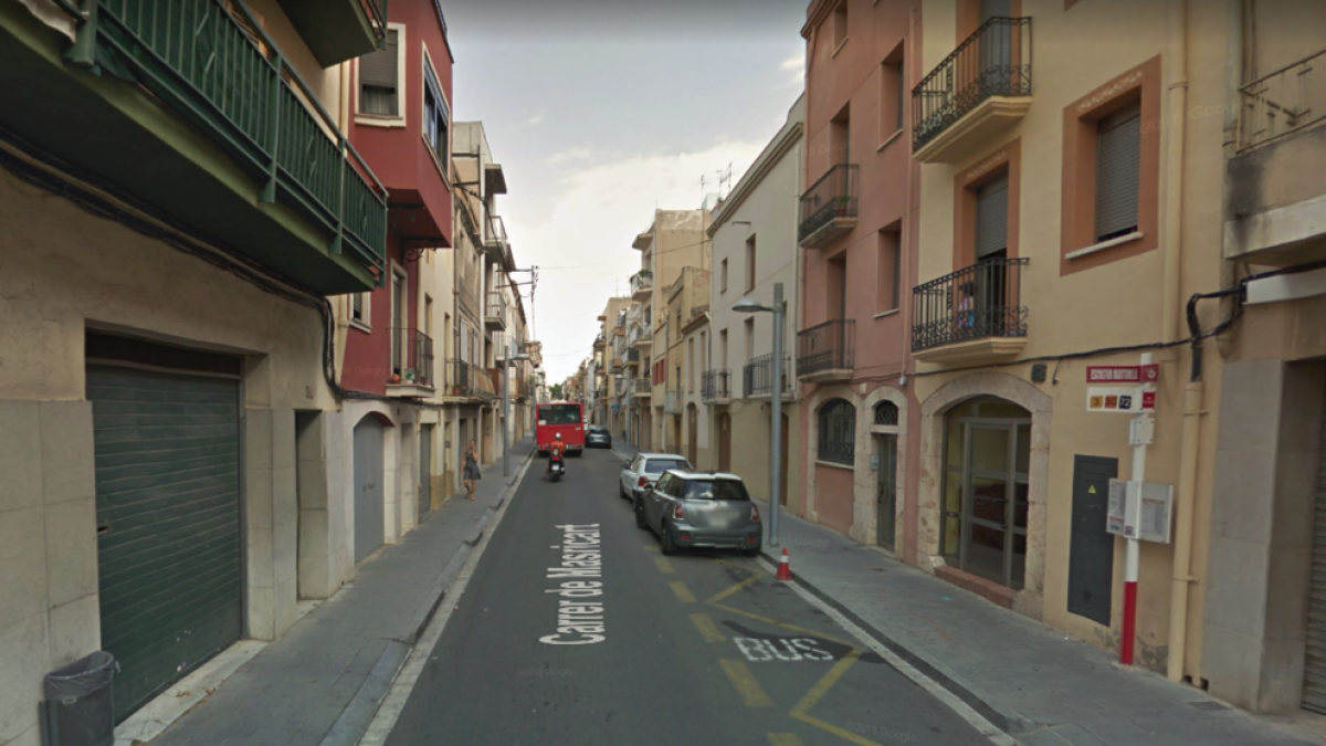 Se salta un semáforo en rojo y acaba detenido por haber robado la moto que conducía