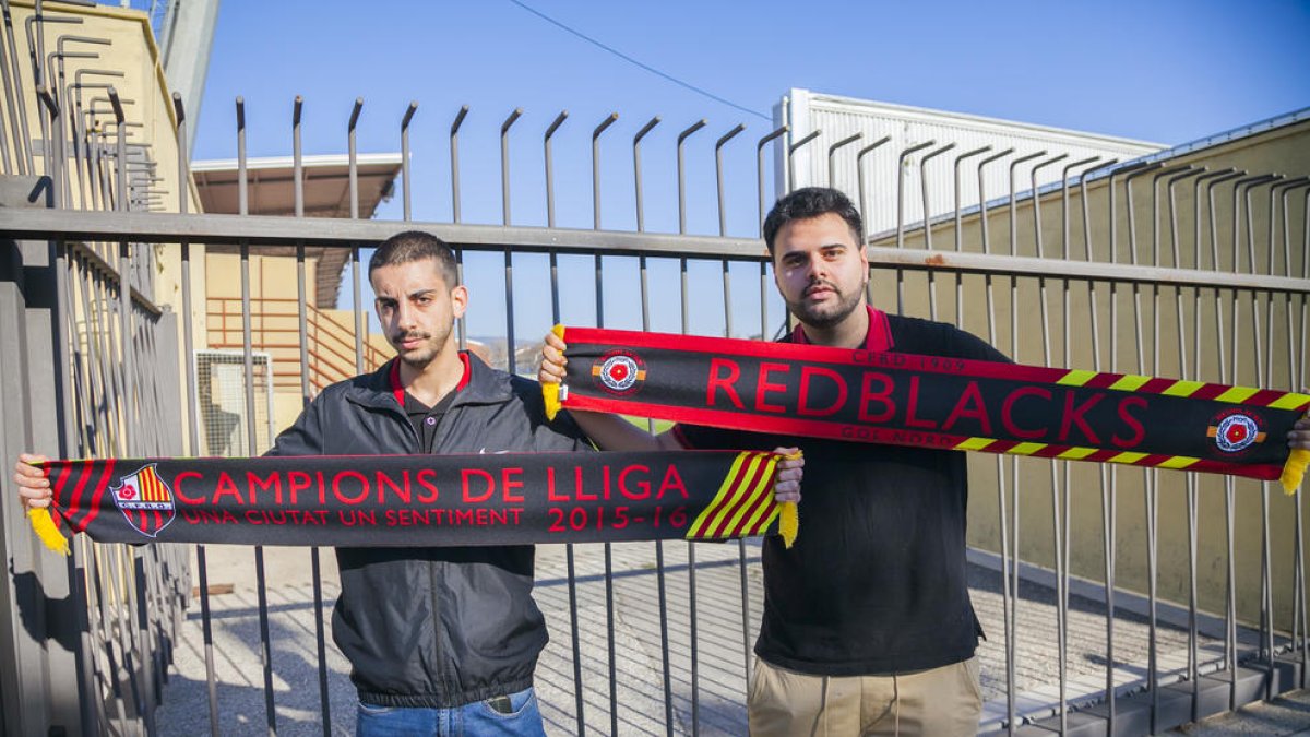 Los seguidores rojinegros se plantean una acción de protesta