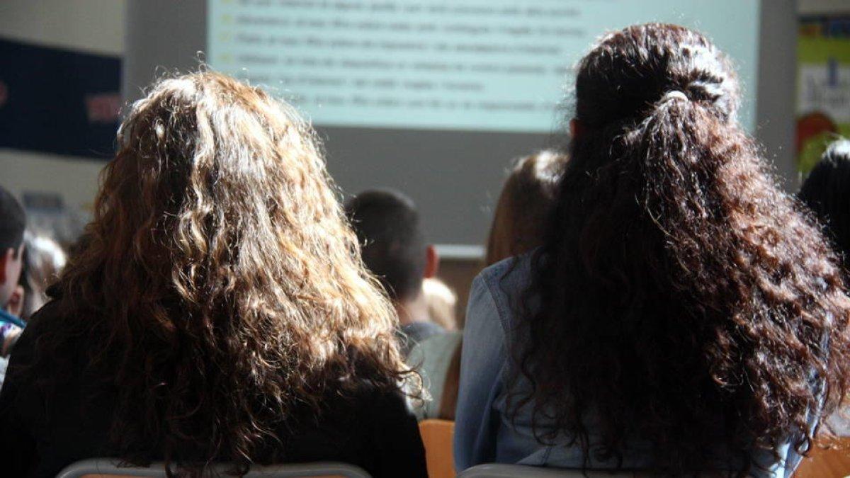 Un juez permite seguir dando clases al profesor de Roda de Berà acusado de abusos