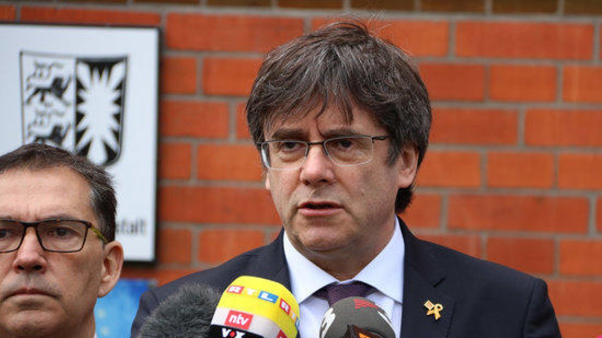 Puigdemont pide un «informe legal independiente» para comparar la decisión del tribunal alemán y la sentencia del Supremo