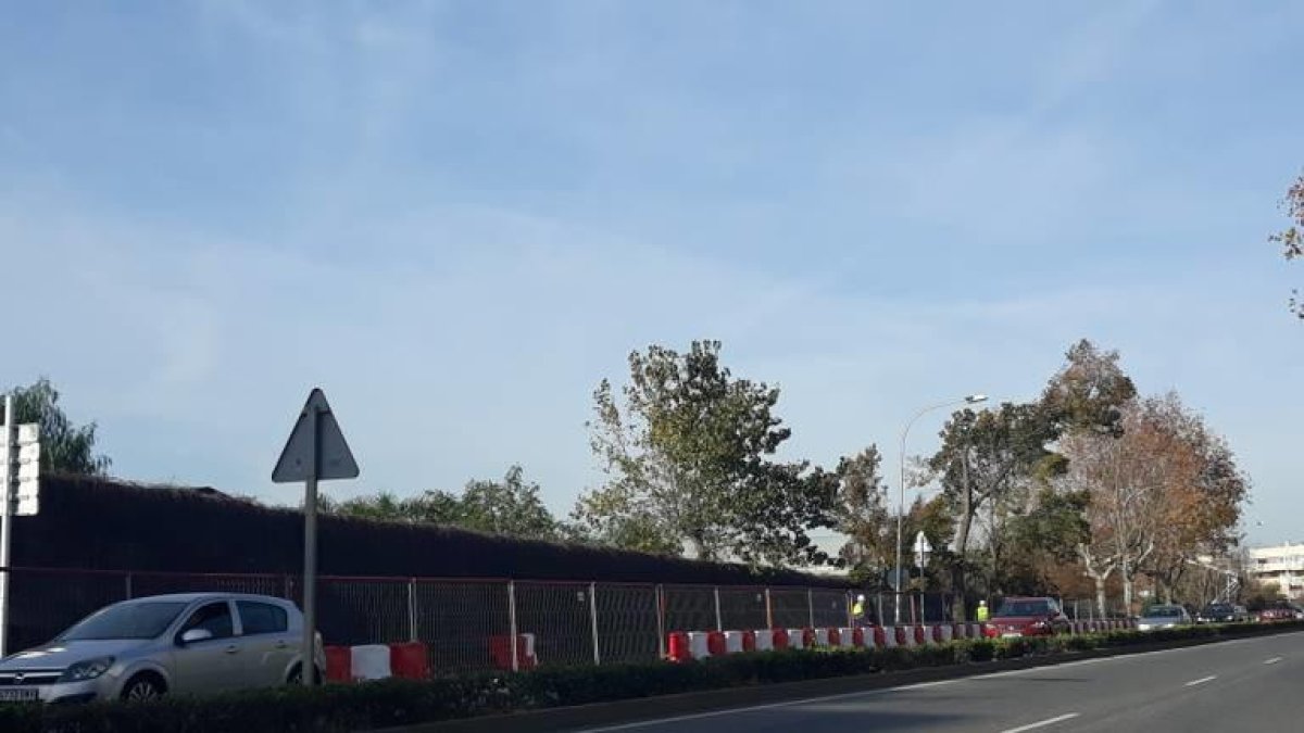 Se inician las obras de mejora de la acera de la autovía de Reus a Salou