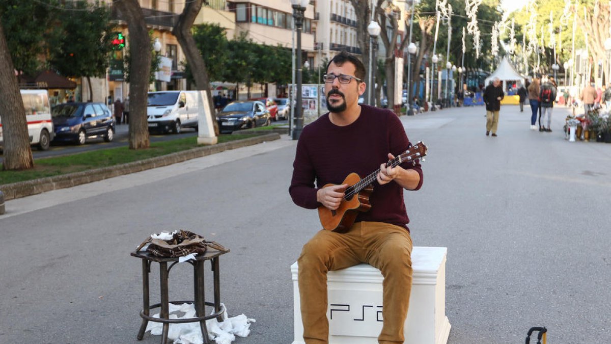 L'artista tarragoní Roger Benet estrena 'FVCK15ANYS' per commemorar quinze anys de trajectòria