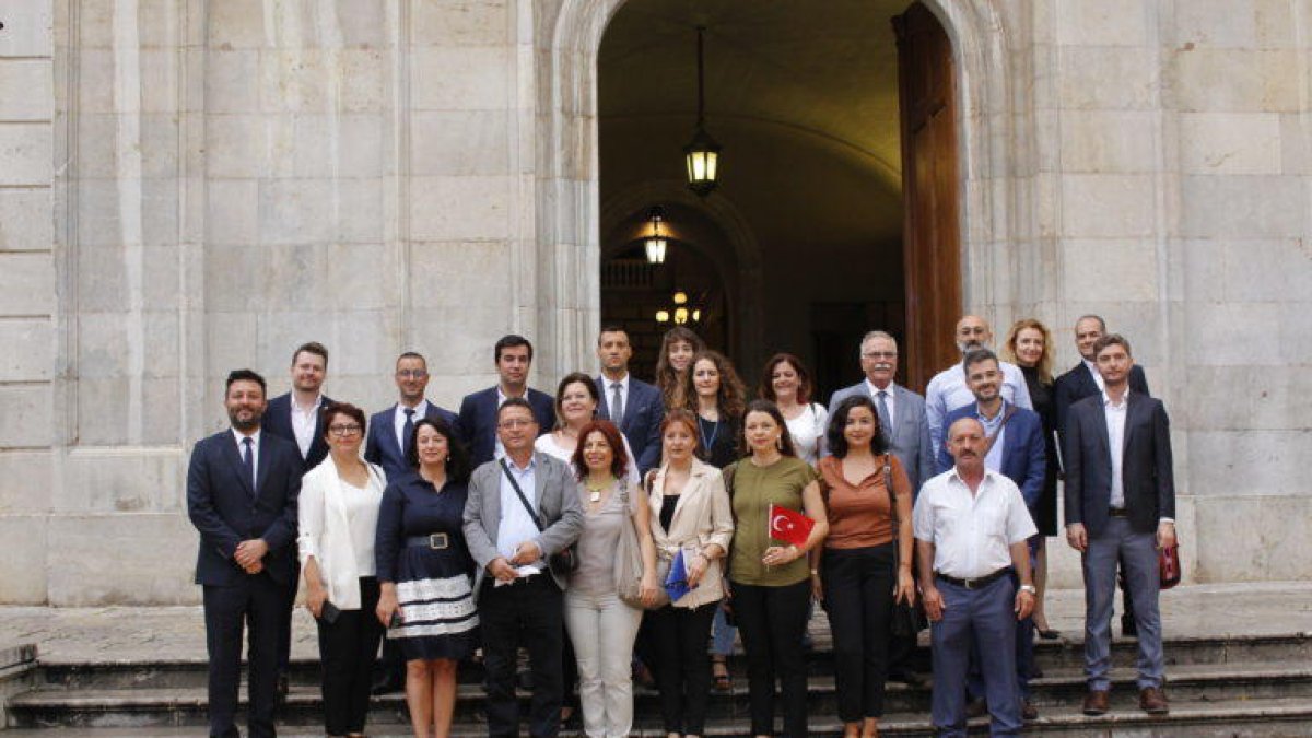 Pau Ricomà rep a una delegació de la ciutat turca de Çannakale