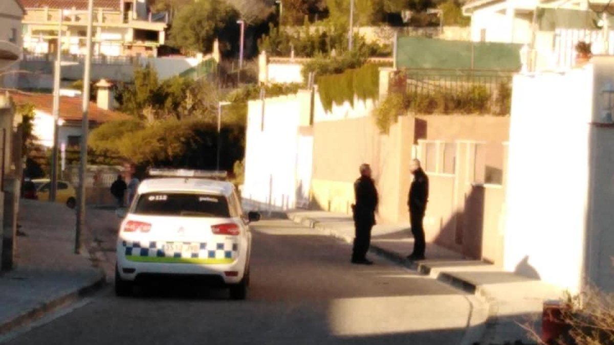 L'Ajuntament de Calafell defensa el policia que va disparar el gos «en defensa pròpia»