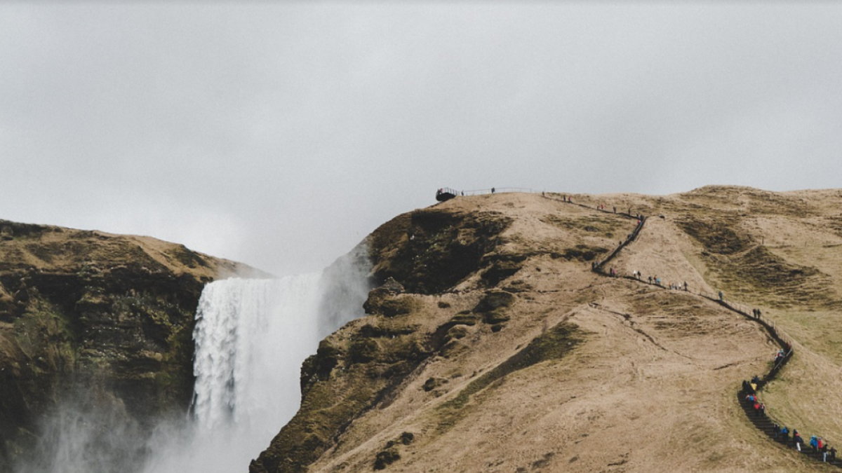 Muere un turista al resbalar por una cascada mientras se hacía un 'selfie'