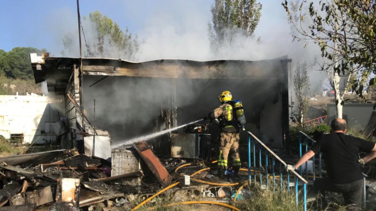 Crema completament un habitatge a l'Albiol