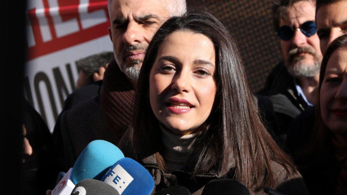 Arrimadas acusa Sánchez de venir a Catalunya per «negociar uns pressupostos amb el separatisme» per seguir a la Moncloa