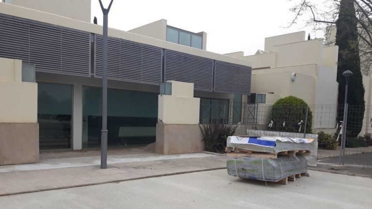 En marxa les obres per construir un nou accés independent al tanatori de Salou