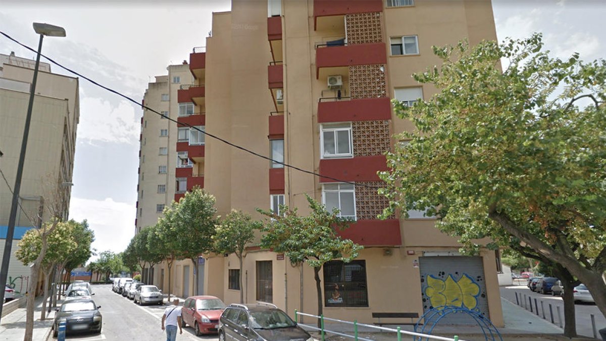 El aviso de los vecinos permite evitar el ocupación ilegal de un inmueble en el barrio de la Pastoreta de Reus