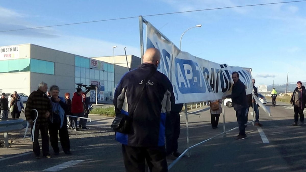 Els veïns per la gratuïtat de l'AP-7 van acomiadant dels talls a l'N-340 a poques setmanes de la fi de la concessió