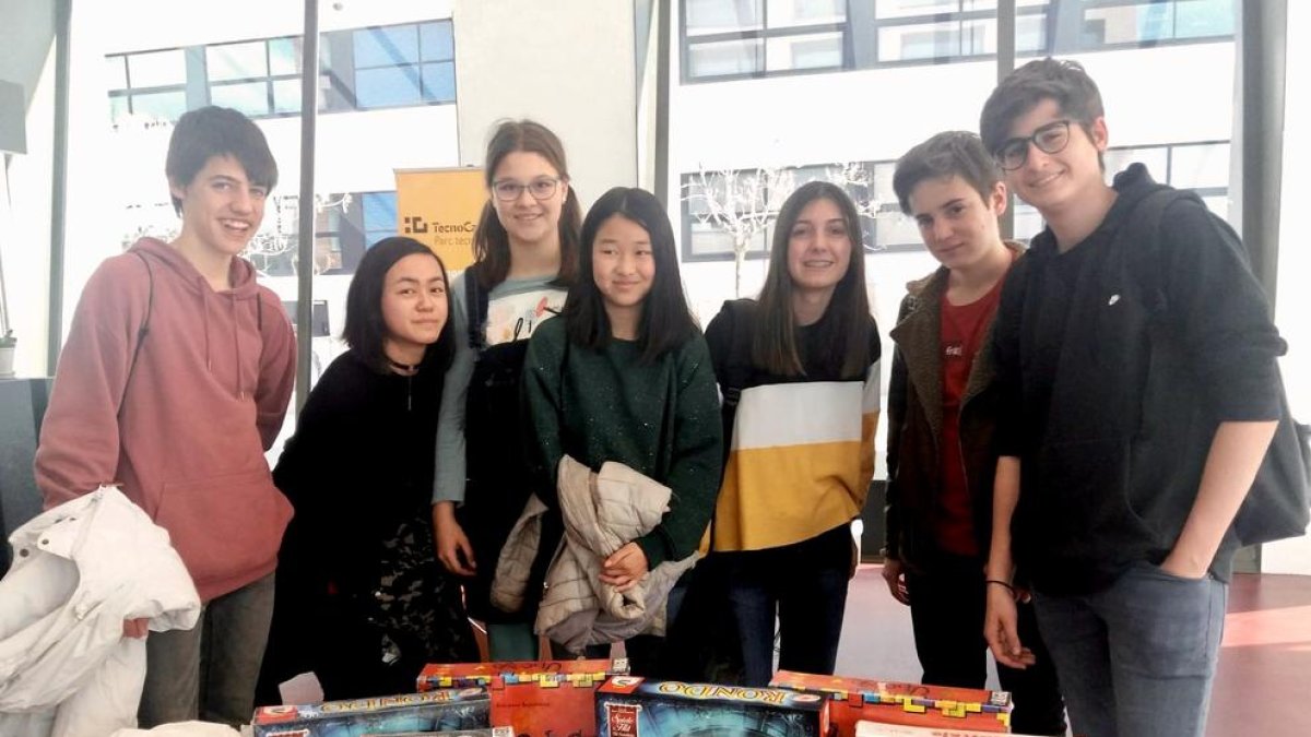 Els alumnes de l'Institut Gabriel i Ferrater de Reus, classificats tercers en la VI Copa Cangur