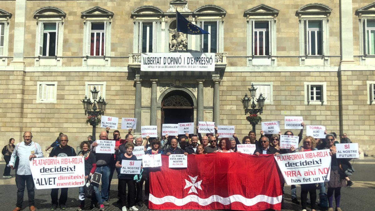 depósito, firmas, presidente, Quim Torra, Riba-roja d'Ebre, residuos industriales, Vecinos, vertedero, Generalitat, manifiesto, Parlamento