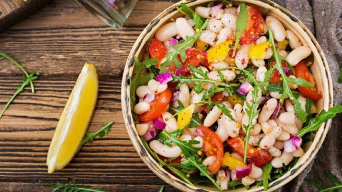 Ensalada de judías tiernas con tomate al perfume de ajo