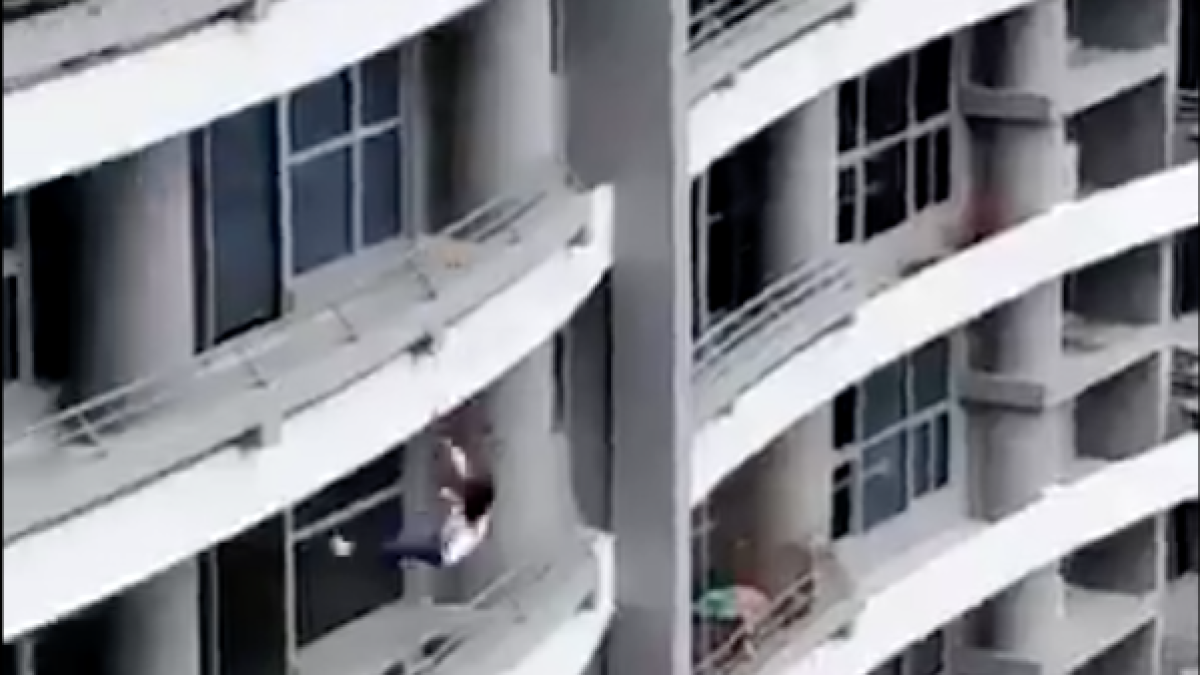 Esfereïdora caiguda d'una dona que es feia un selfie des d'un 27è pis