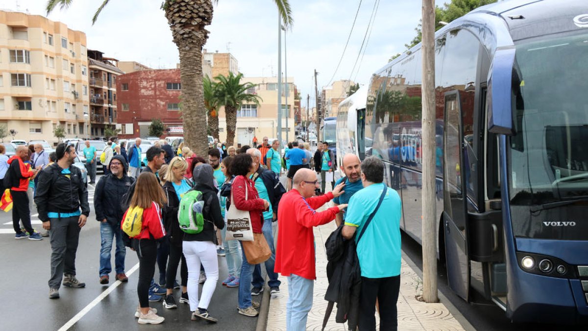 Salen de Amposta cinco autocares hacia la manifestación de la Diada de Barcelona
