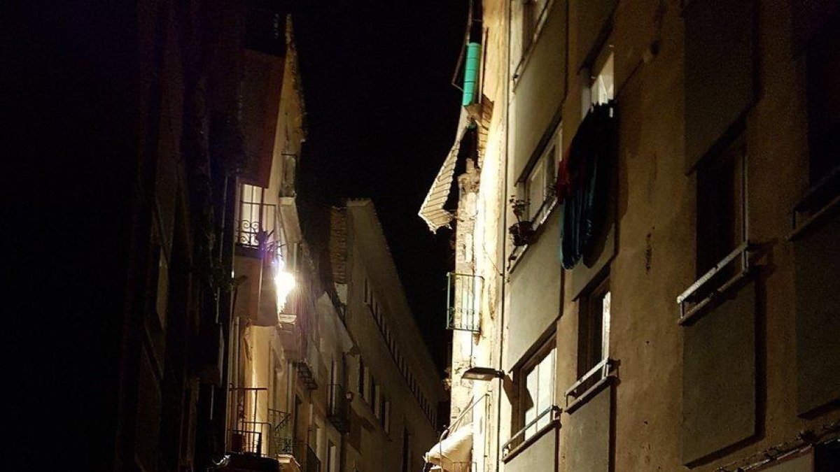 Se hunden dos casas deshabitadas en el casco antiguo de Tortosa