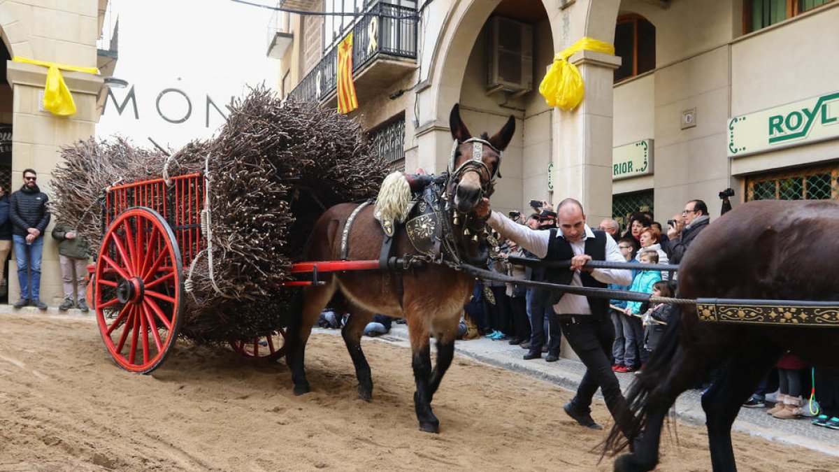 La ciutat de Valls obre el calendari festiu amb els Tres Tombs