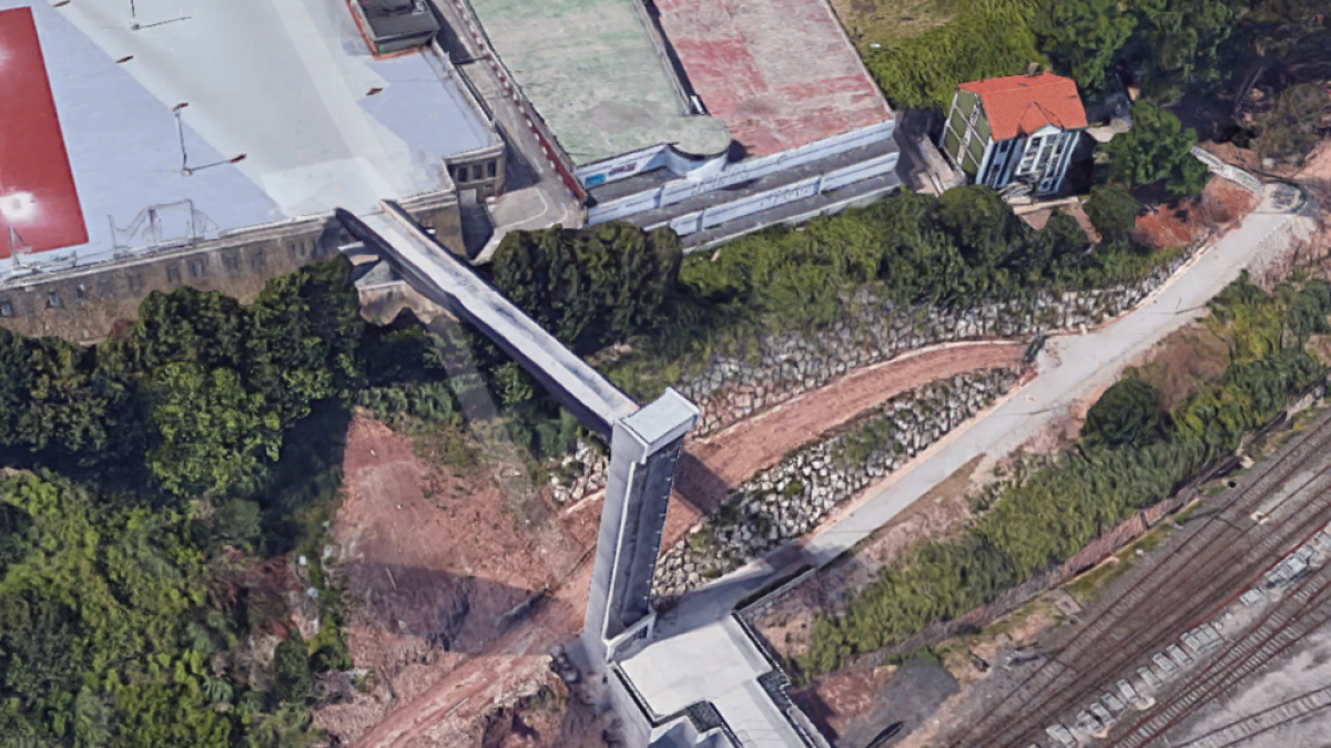 Mor un home en caure al buit des d'un ascensor panoràmic a Santander