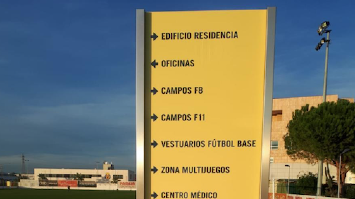 El Villarreal convida a l'escola del CD La Floresta a visitar les seves instal·lacions