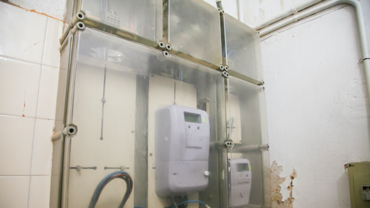 Sis veïns revisaran 500 pisos d'Horts de Miró contra la pobresa energètica