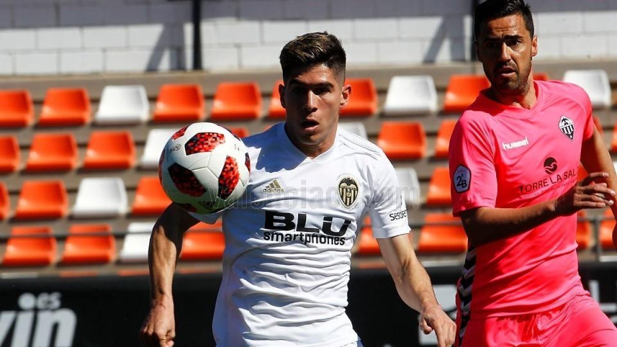 El polivalente delantero del Elche Lolo Plá apunta el Gimnástico