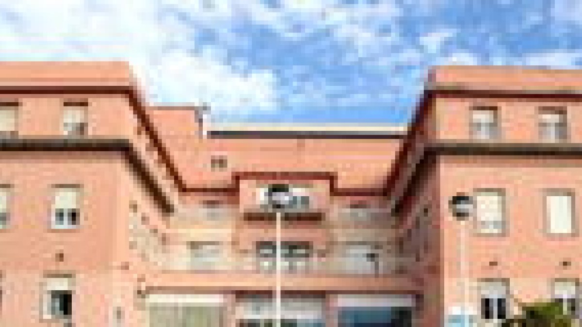 La façana principal de l'hospital de Palamós.