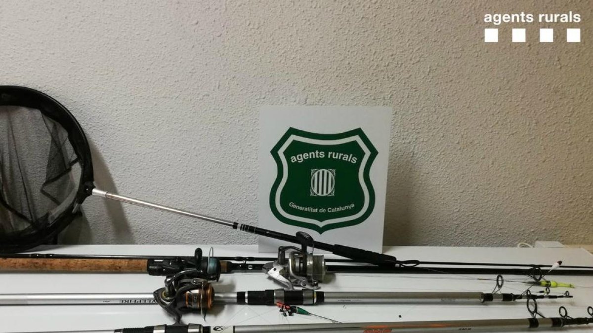 Tres denunciats per pescar en aigües no permeses al Delta de l'Ebre