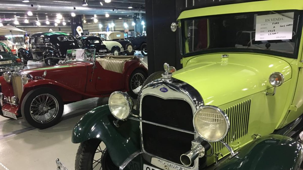 La Fira Epocauto obre al públic amb cotxes de principis del segle XX