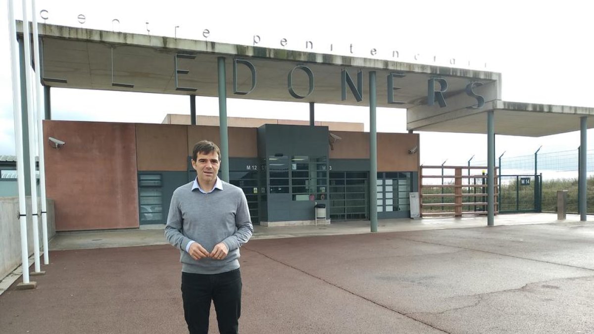 Dídac Nadal visita a los políticos independentistas en huelga de hambre en Lledoners