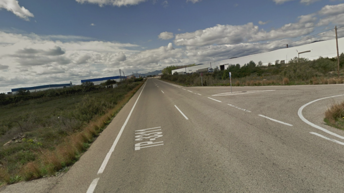 Tallada una carretera local de la Sènia per inundacions