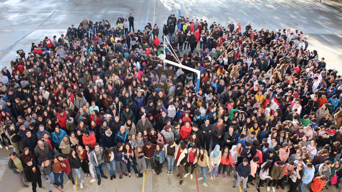 L'Institut Gabriel Ferrater de Reus es solidaritza amb els malalts de càncer