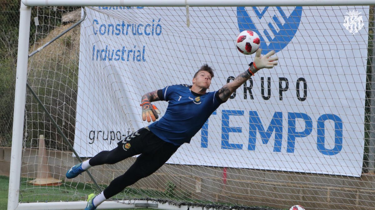 Becerra titular con Manu del Moral y Luis Suárez en punta