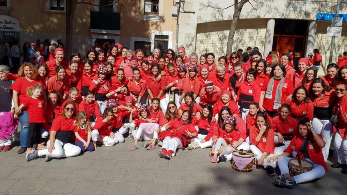 Les Castelleres de Barcelona fan història a Vilafranca amb el primer 5 de 7 femení